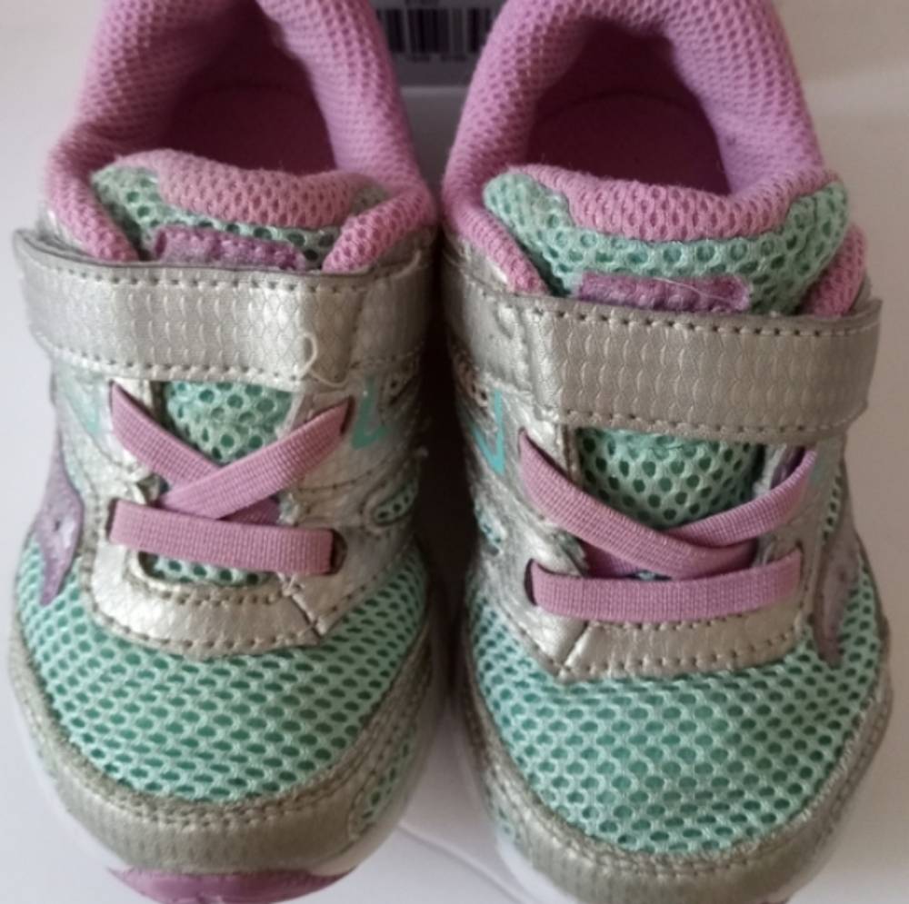 Little Girls Saucony Sneakers - Pink,Silver & Teal size 5.5